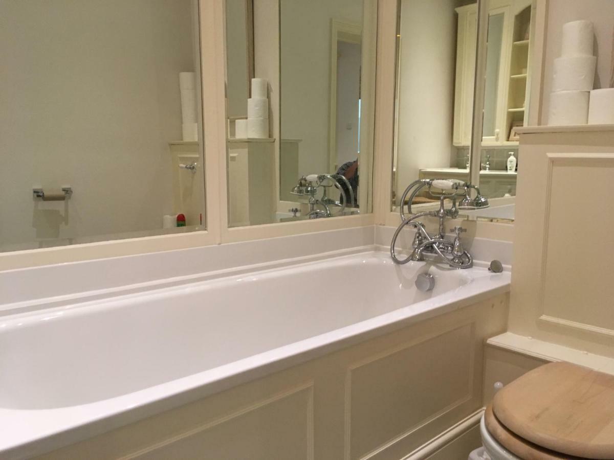 Large 2 Bedroom 2 Bathroom Apartment In Westminster Londra Exterior foto